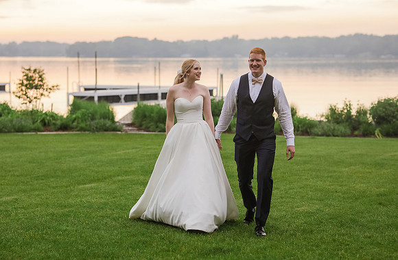 Wisconsin Lake Country Wedding Photographer - Oconomowoc Wewdding - Memory Lane Photography